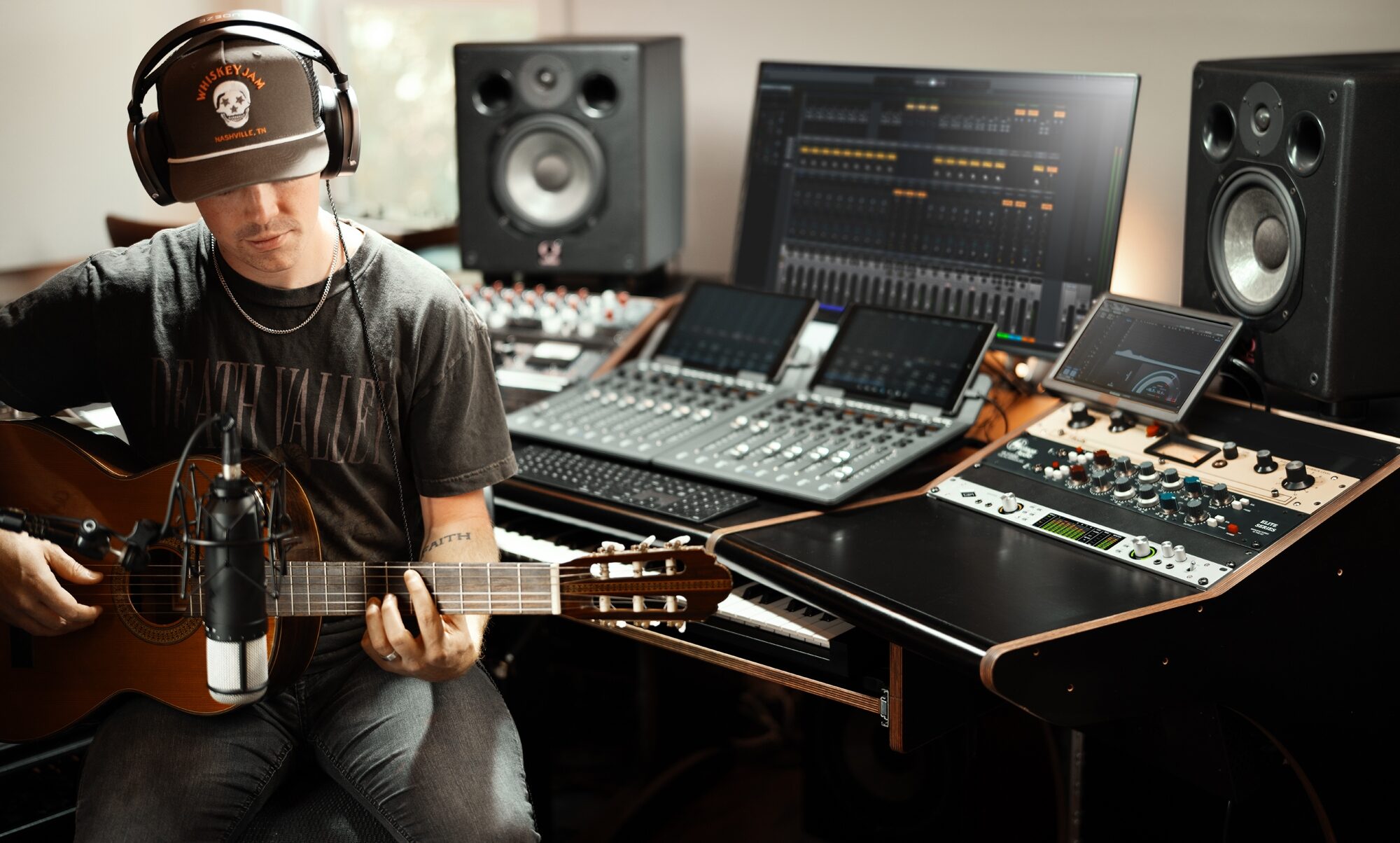 Universal Audio Apollo x8p Gen 2 Thunderbolt Audio Interface, Essentials+ Edition, New, Action Position Back