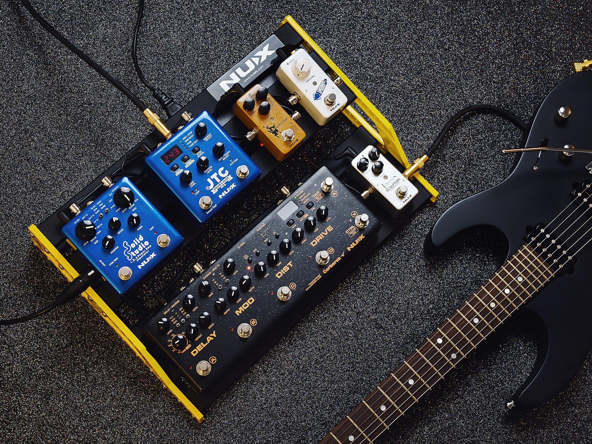 NUX Bumblebee Large Pedalboard, With Bag, Action Position Back