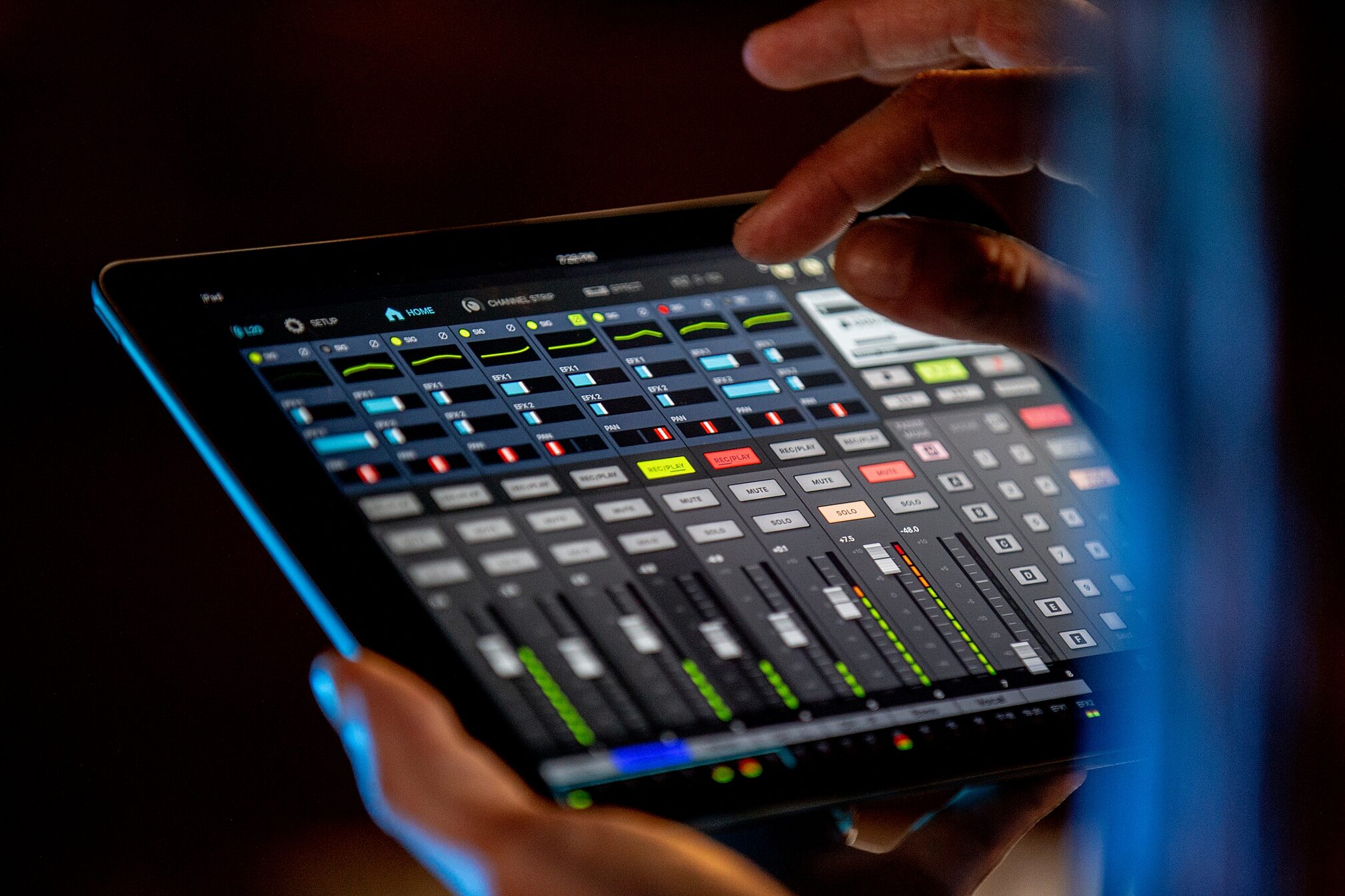 Zoom LiveTrak L-20 Digital Mixer and Multi-Track Recorder, 20-Channel, New, Action Position Back
